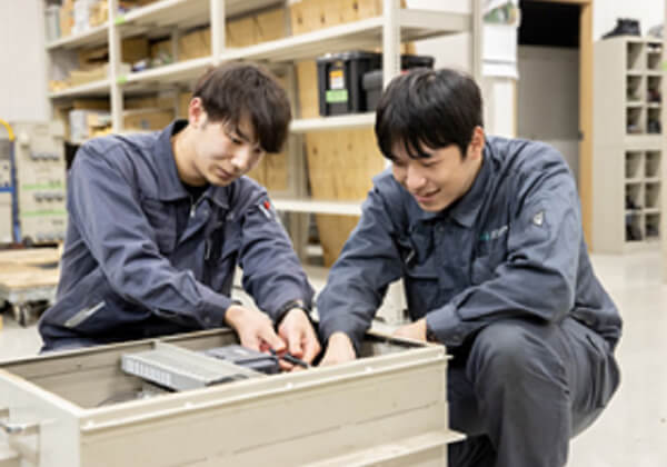 立体駐車装置のメンテナンススタッフ